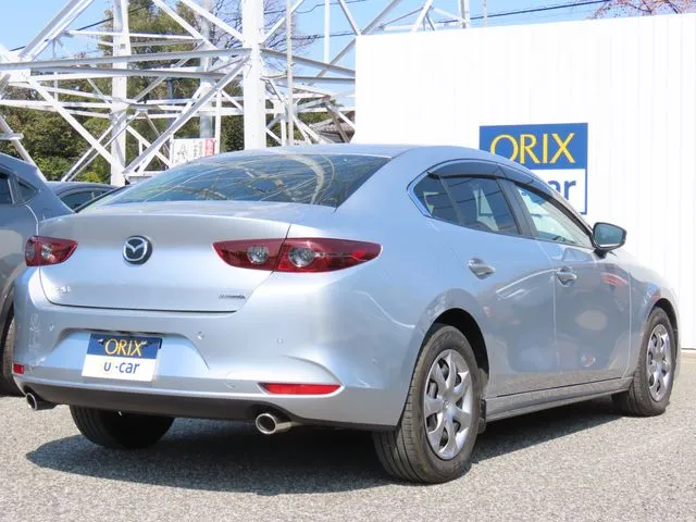 ＭＡＺＤＡ３　セダン（マツダ）の車両写真