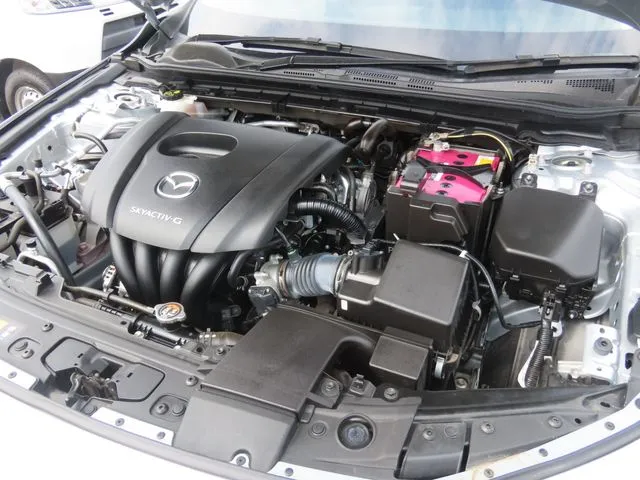 ＭＡＺＤＡ３　セダン（マツダ）の車両写真