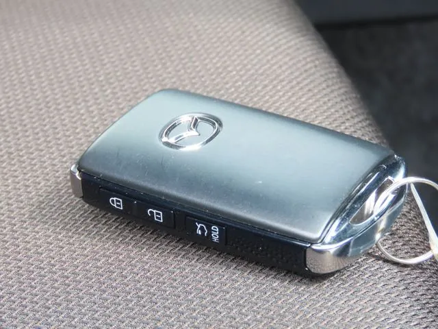 ＭＡＺＤＡ３　セダン（マツダ）の車両写真