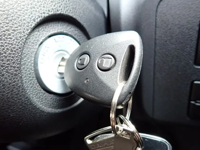 ダイハツ　ミラ　イース