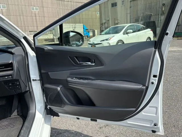 プリウス（トヨタ）の車両写真