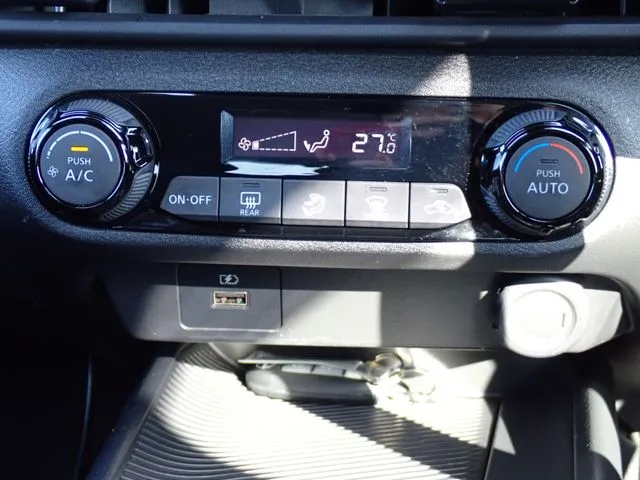 ニッサン　ノート