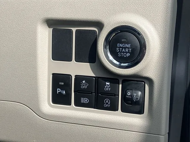 トヨタ　パッソ　４ＷＤ