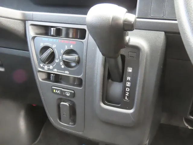 ハイゼットカーゴ（ダイハツ）の車両写真