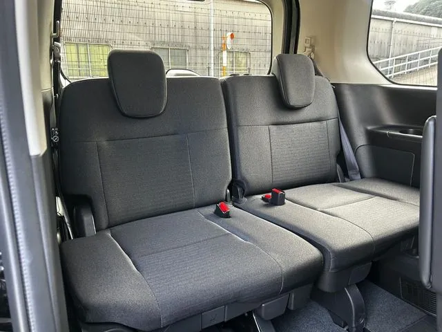 セレナ（ニッサン）の車両写真