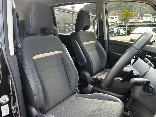 セレナ（ニッサン）の車両写真