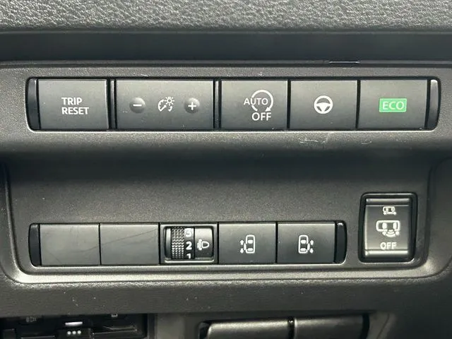 セレナ（ニッサン）の車両写真