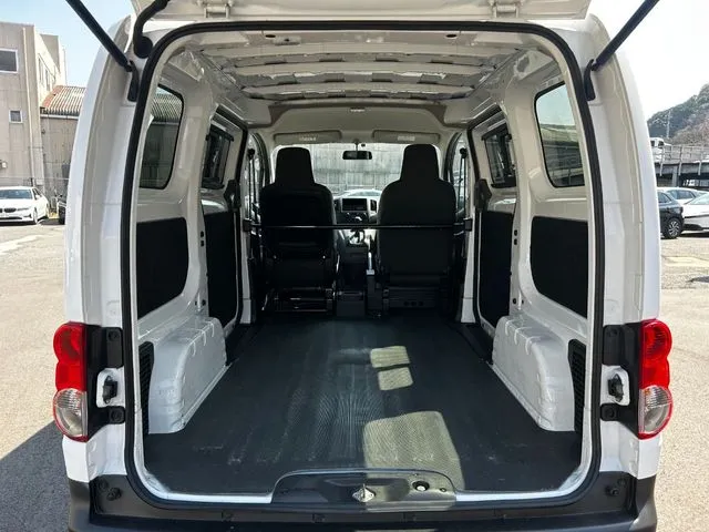 ＮＶ２００バネットバン（ニッサン）の車両写真