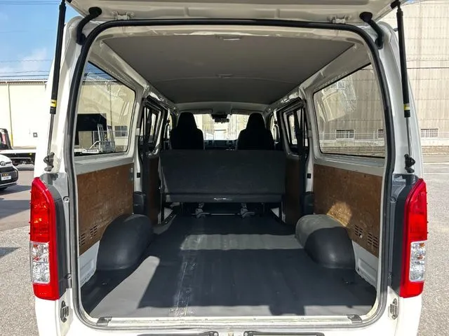 レジアスエースバン 1.15t 2WD(トヨタ)の車両写真