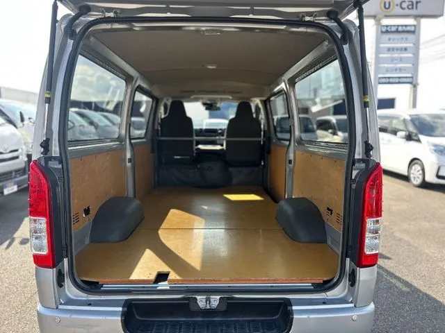 レジアスエースバン 1.15t 2WD(トヨタ)の車両写真