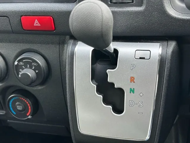 ハイエースバン　２ＷＤ（トヨタ）の車両写真