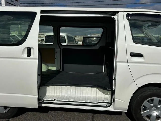 ハイエースバン　２ＷＤ（トヨタ）の車両写真