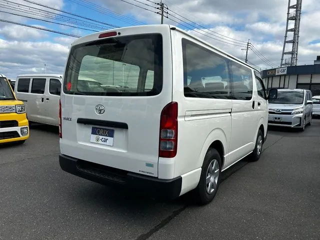 ハイエースバン　２ＷＤ（トヨタ）の車両写真