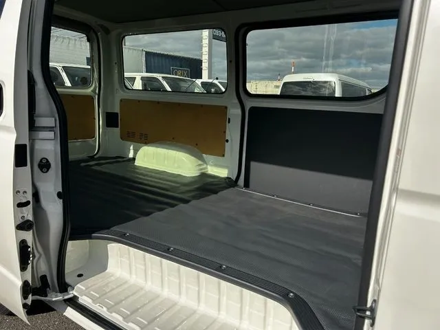 ハイエースバン　２ＷＤ（トヨタ）の車両写真