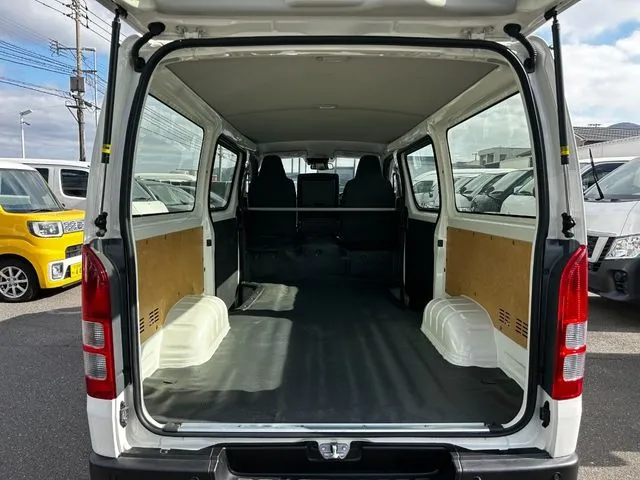 ハイエースバン　２ＷＤ（トヨタ）の車両写真