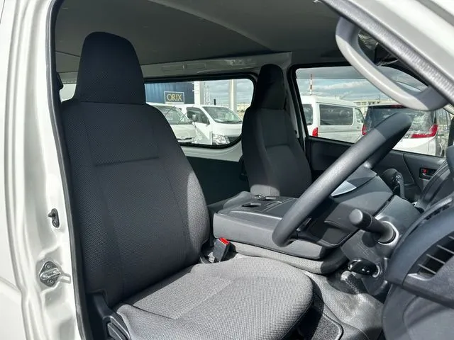 ハイエースバン　２ＷＤ（トヨタ）の車両写真