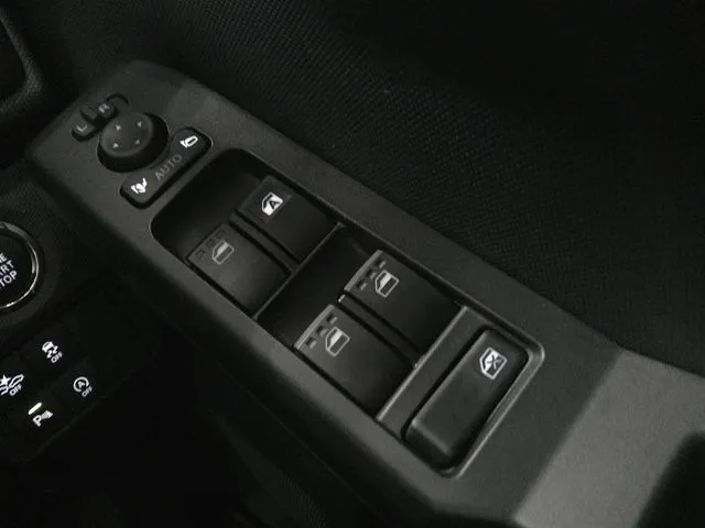 ダイハツ　タフト