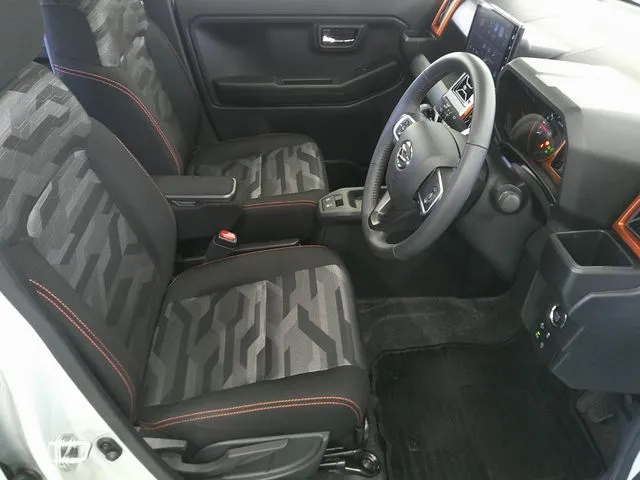 ダイハツ　タフト