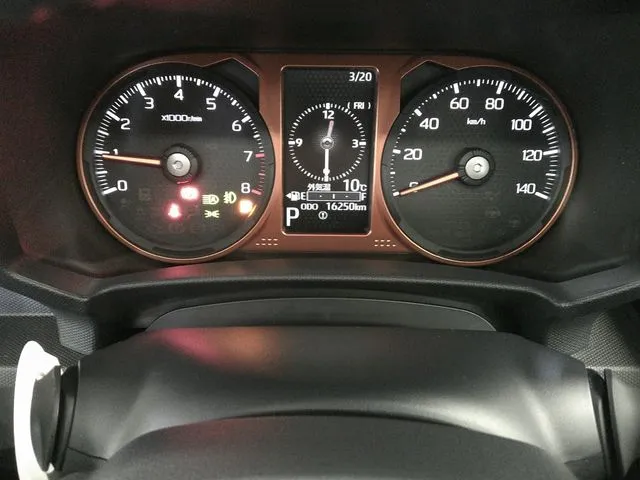 ダイハツ　タフト