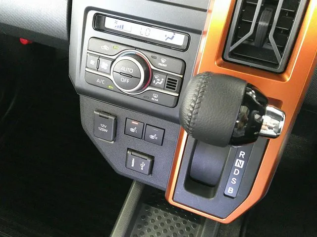 ダイハツ　タフト