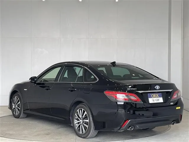 クラウン セダン ハイブリッド(トヨタ)の車両写真