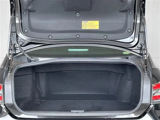 クラウン セダン ハイブリッド(トヨタ)の車両写真