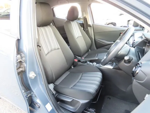 ＭＡＺＤＡ２（マツダ）の車両写真