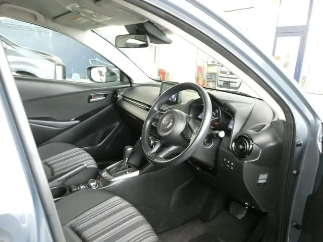 ＭＡＺＤＡ２（マツダ）の車両写真