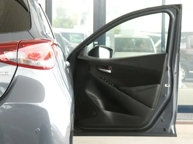 ＭＡＺＤＡ２（マツダ）の車両写真