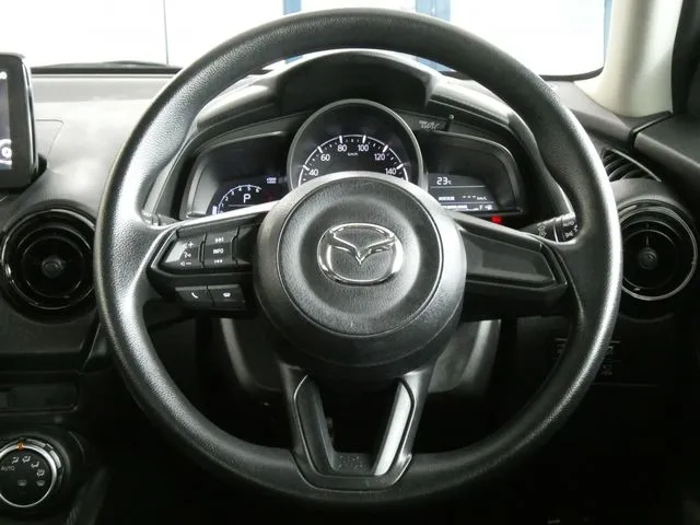 ＭＡＺＤＡ２（マツダ）の車両写真