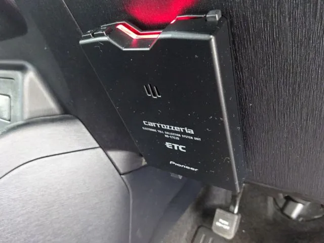 プリウス　アルファ（トヨタ）の車両写真
