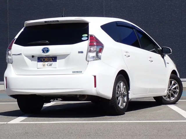 プリウス　アルファ（トヨタ）の車両写真