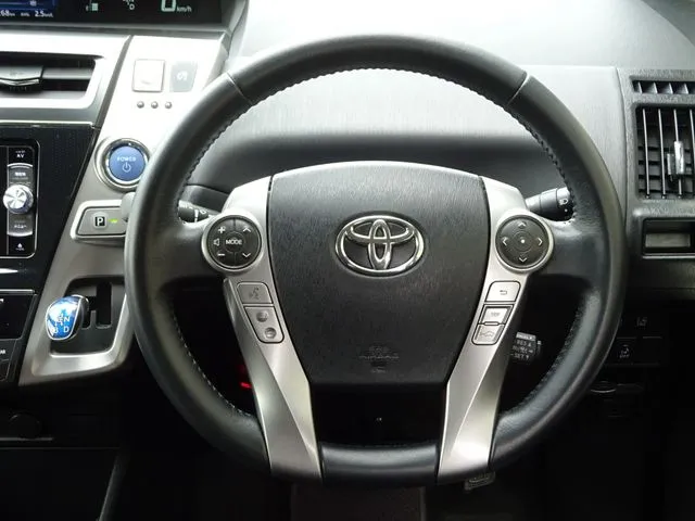プリウス　アルファ（トヨタ）の車両写真