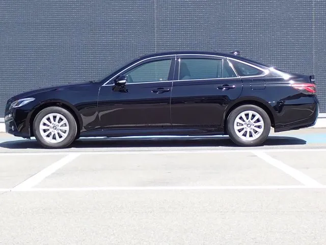 クラウン　セダン（トヨタ）の車両写真