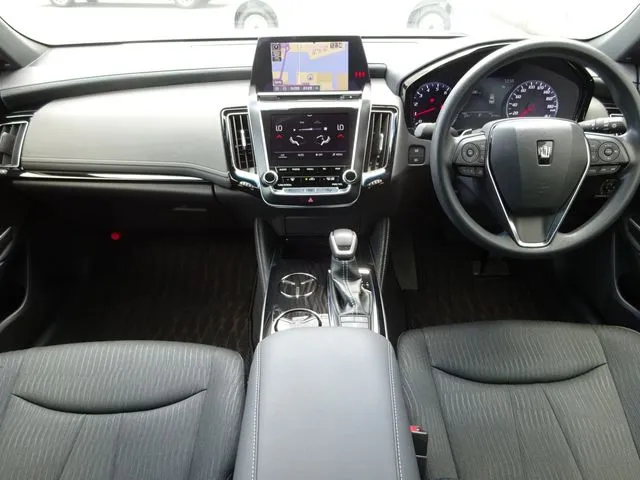 クラウン　セダン（トヨタ）の車両写真