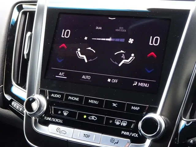 クラウン　セダン（トヨタ）の車両写真