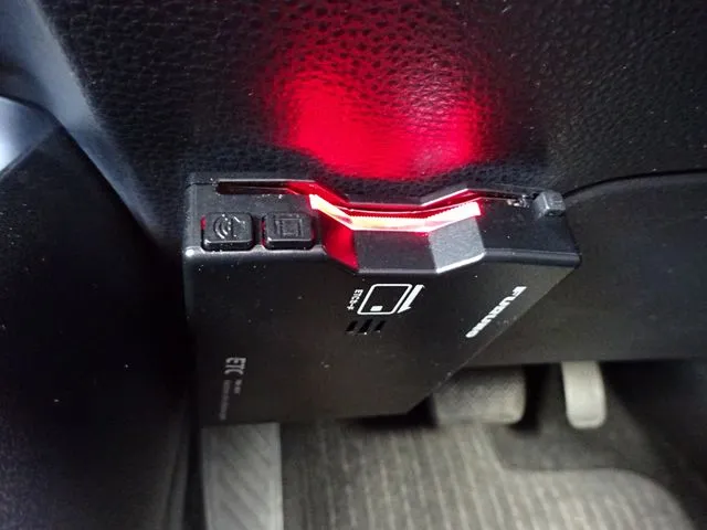 カローラ　ツーリング　ハイブリッド（トヨタ）の車両写真