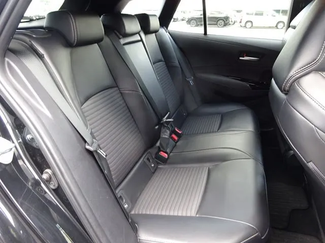 カローラ　ツーリング　ハイブリッド（トヨタ）の車両写真