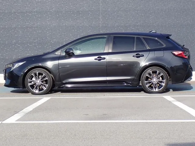 カローラ　ツーリング　ハイブリッド（トヨタ）の車両写真