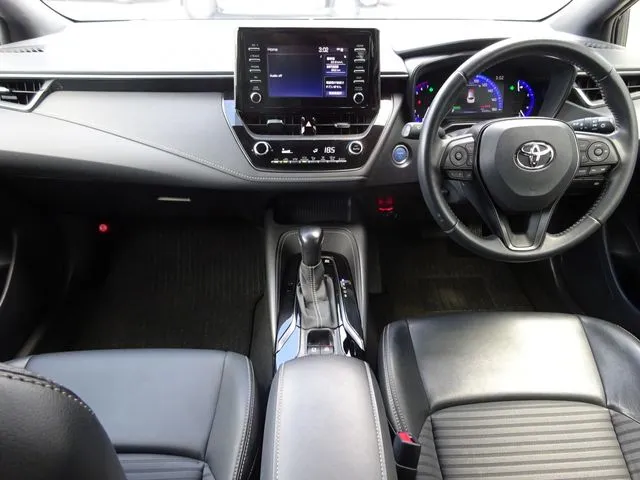カローラ　ツーリング　ハイブリッド（トヨタ）の車両写真