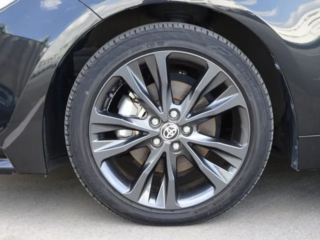 カローラ　ツーリング　ハイブリッド（トヨタ）の車両写真