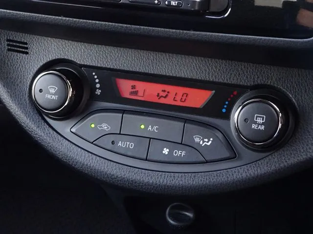 ヴィッツ　ハイブリッド（トヨタ）の車両写真