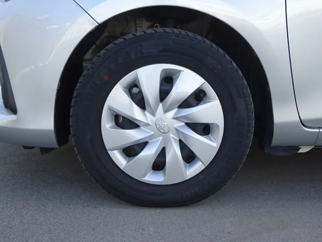 ヴィッツ　ハイブリッド（トヨタ）の車両写真