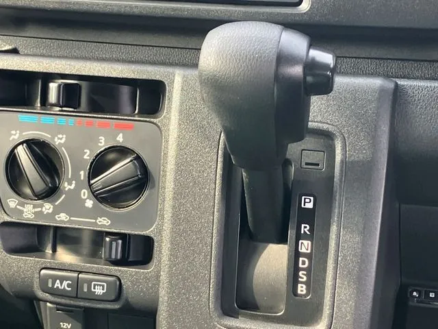 ダイハツ　ハイゼットカーゴ　４ＷＤ