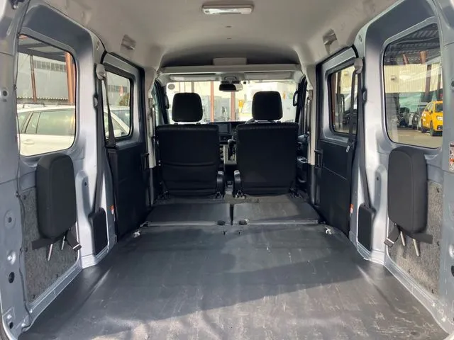 ダイハツ　ハイゼットカーゴ　４ＷＤ