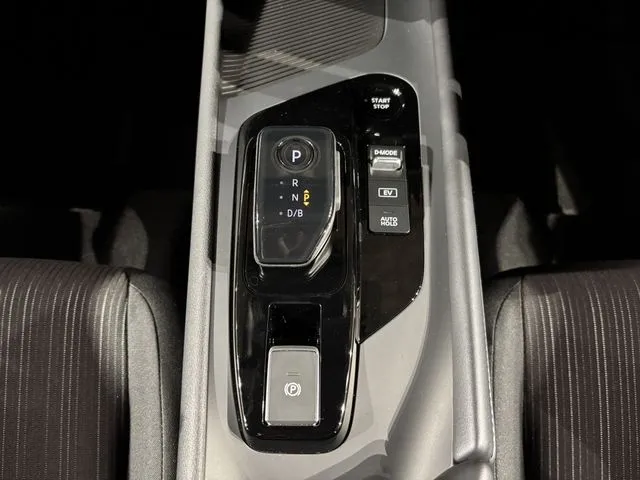 ノート　４ＷＤ（ニッサン）の車両写真