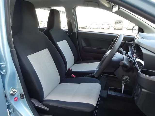 ミラ　イース（ダイハツ）の車両写真