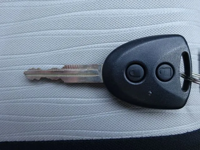 ミラ　イース（ダイハツ）の車両写真