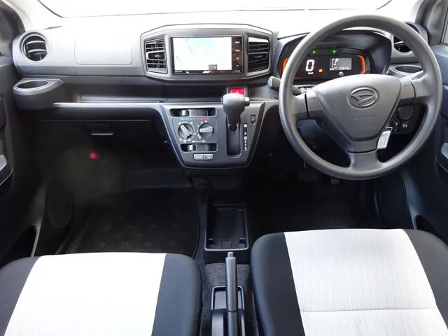 ミラ　イース（ダイハツ）の車両写真