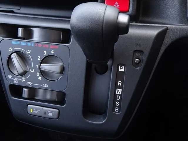 ミラ　イース（ダイハツ）の車両写真